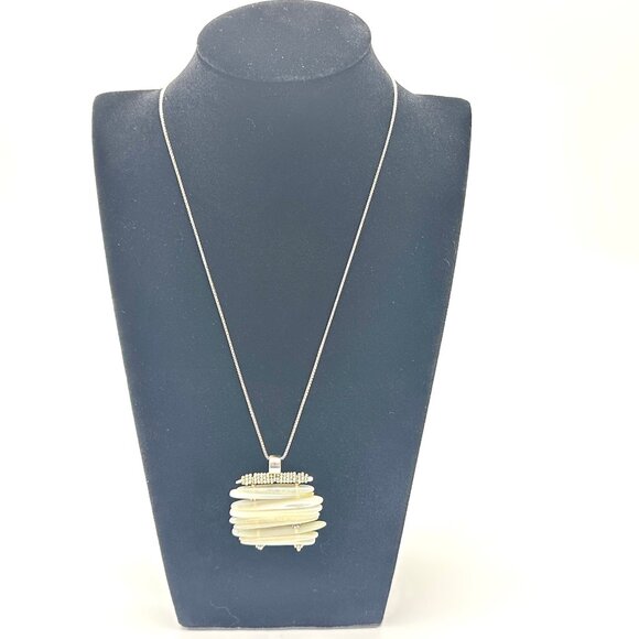 Irridescent Mother of Pearl Pendant Necklace with 17" Silver Boxchain — EUC - Picture 2 of 8